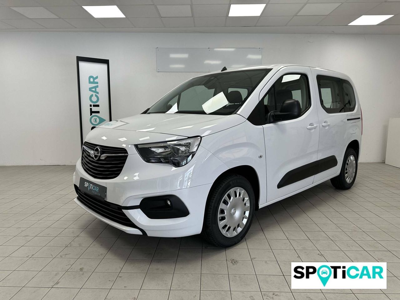 Mudanzas con regalos sorpresa  de segunda mano - opel combo-e life 2023 /