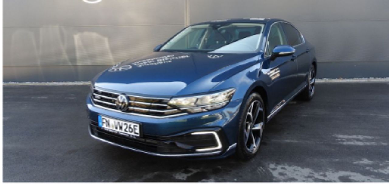 Coche hibrido con asientos calefactados  de segunda mano - volkswagen passat 2021 /