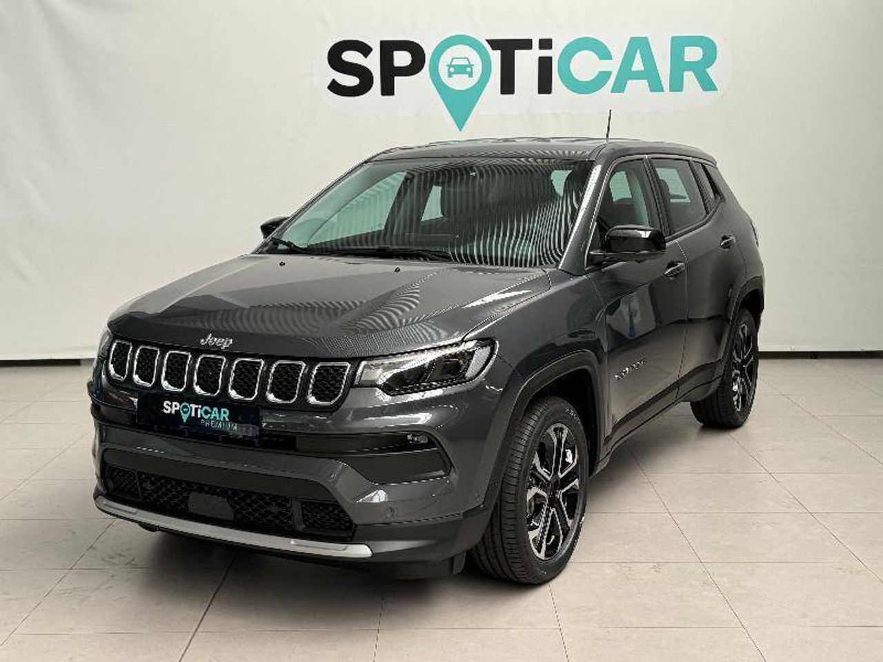 3 plazas individuales aparcamiento  de segunda mano - jeep compass 2024 /