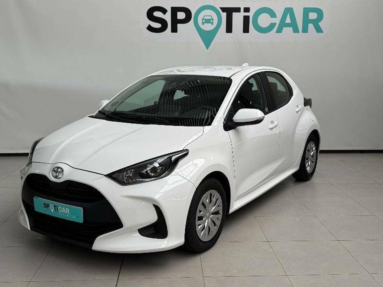 Toyota yaris con volante multifuncion  de segunda mano - toyota yaris 2022 /