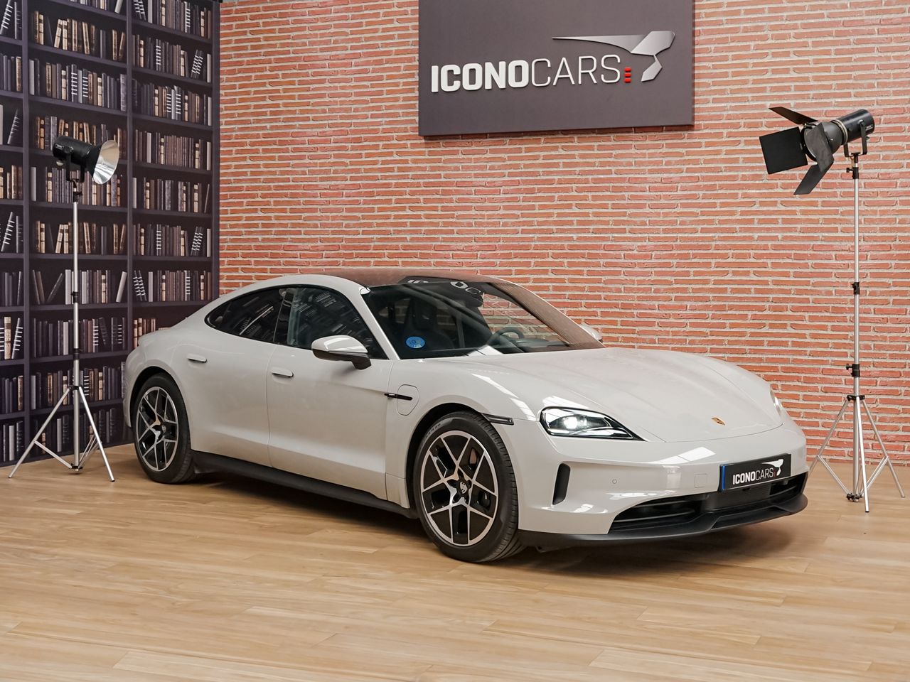 porsche taycan 2024 /