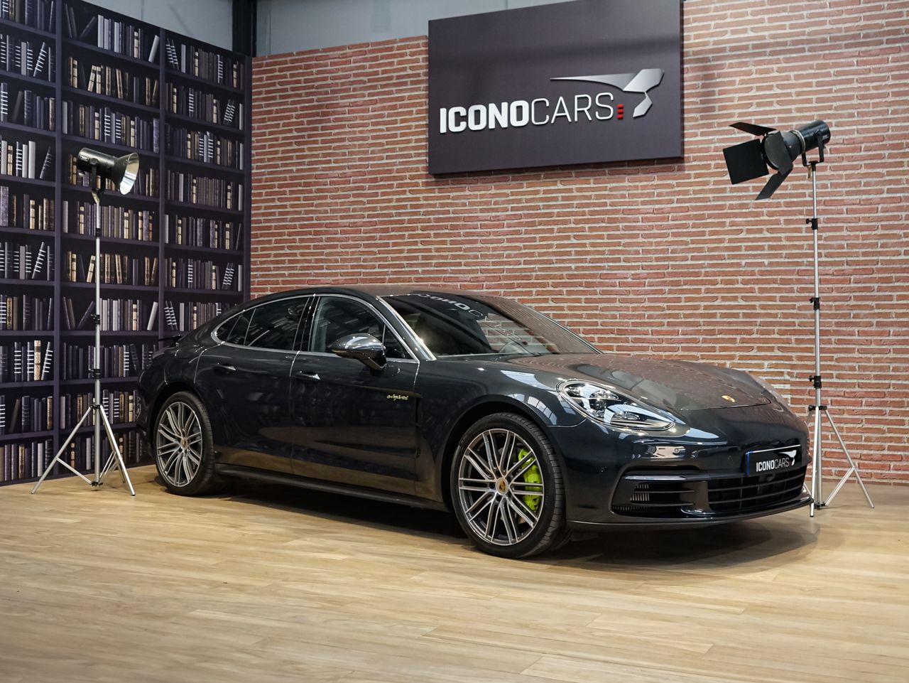 porsche panamera 2019 /