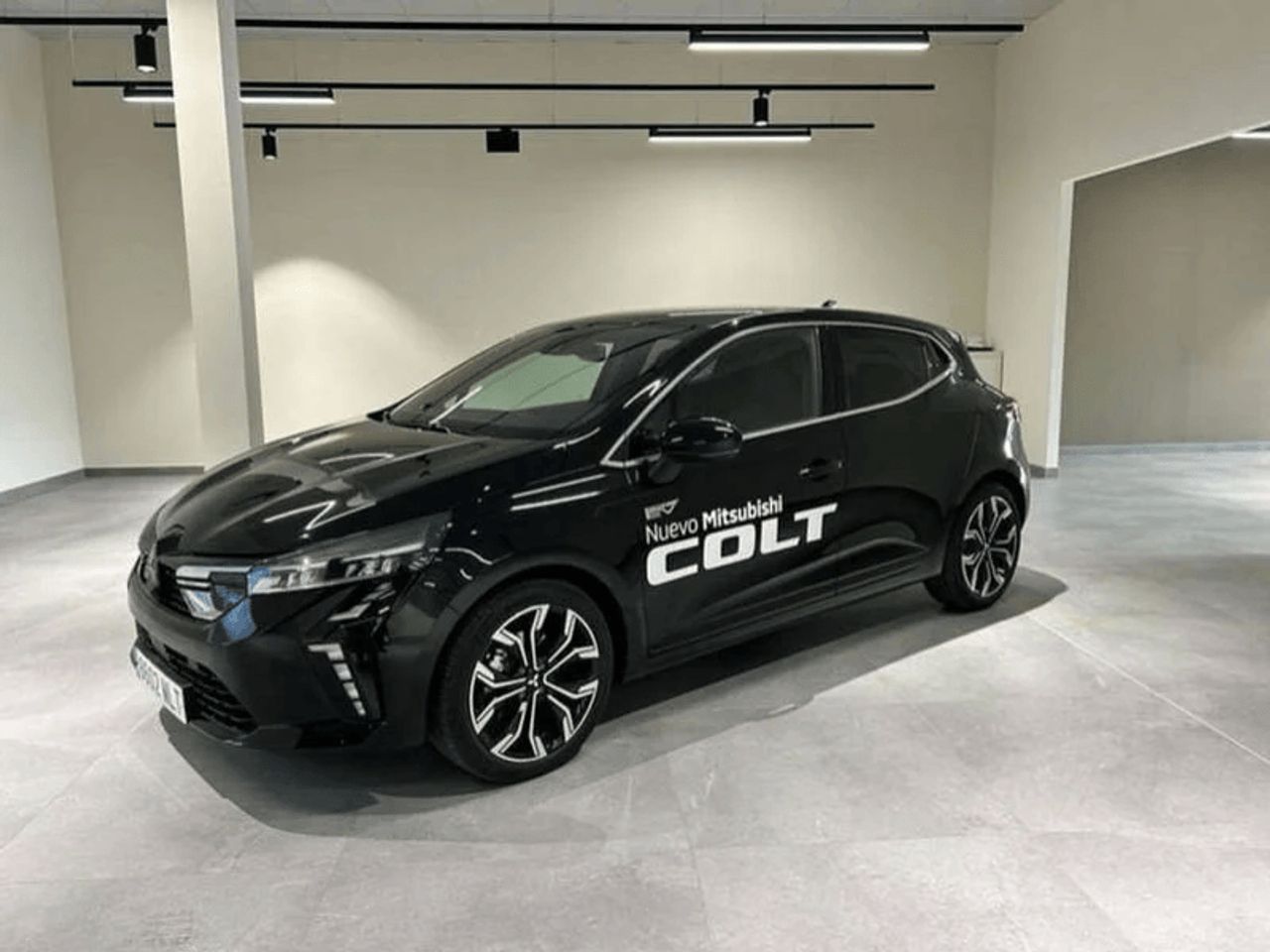 mitsubishi colt 2023 / foto grande (2)