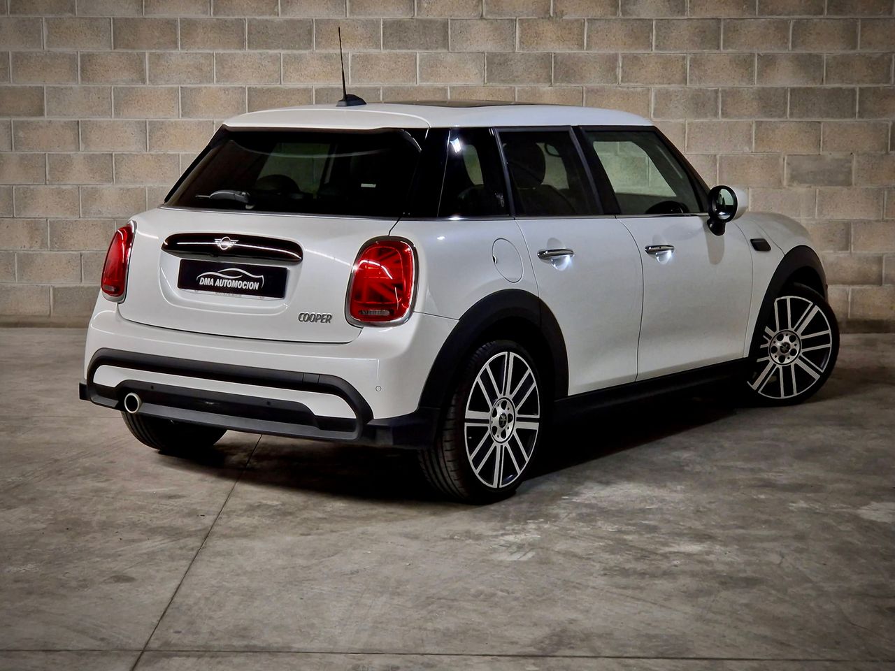mini 5 puertas 2024 / foto grande (3)