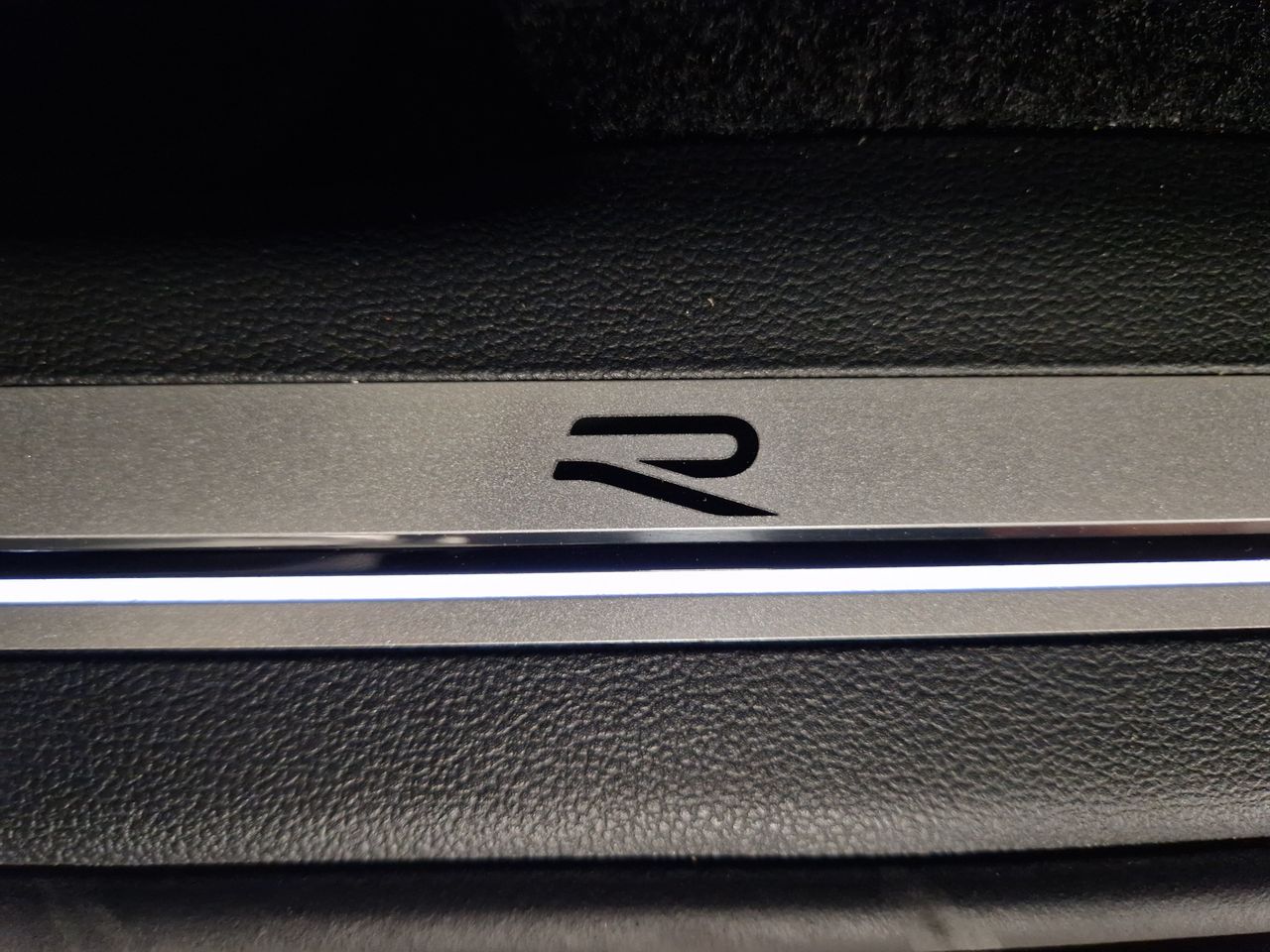 Volkswagen Tiguan R  - Foto 14