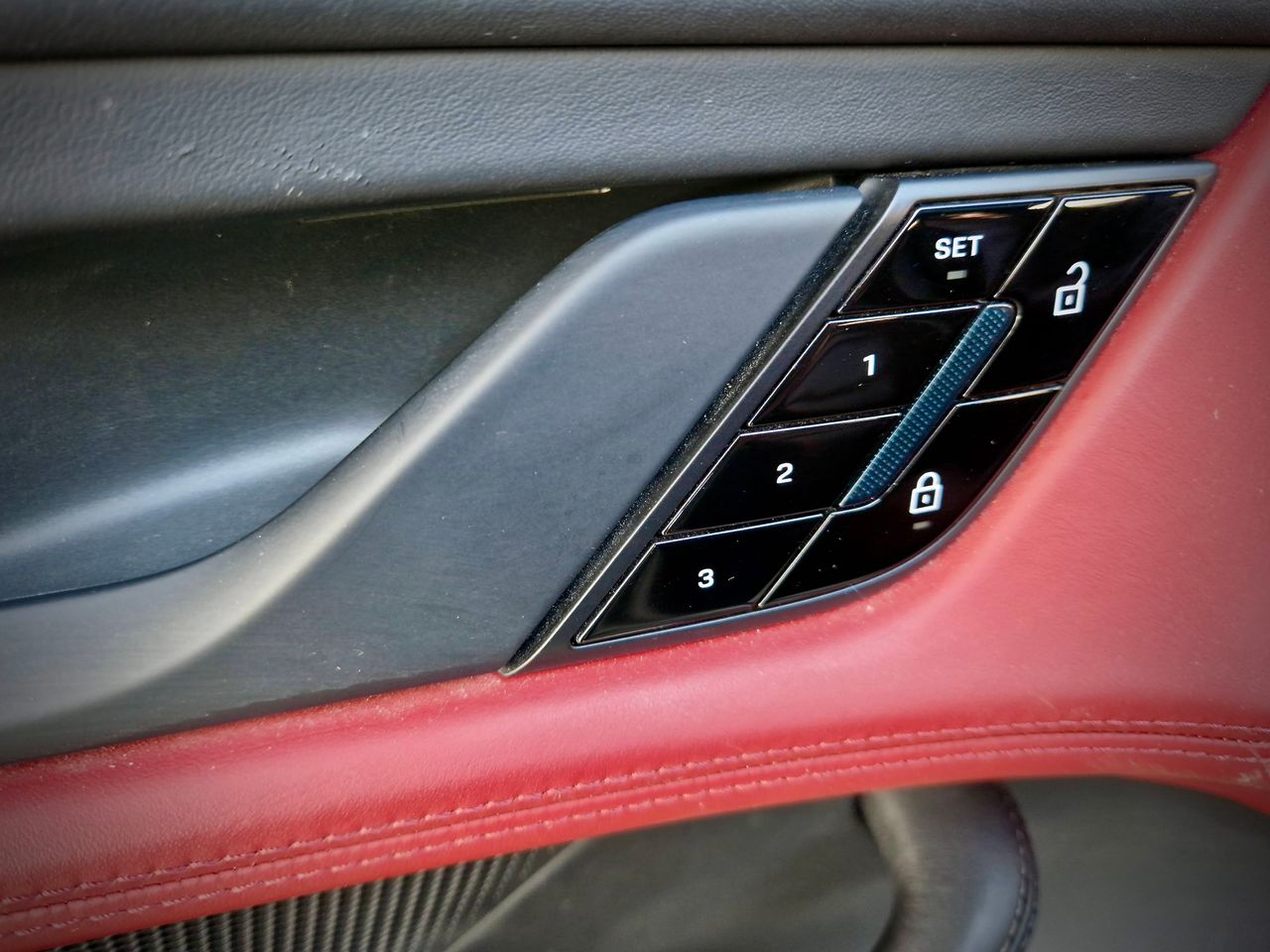 Porsche Taycan TURBO - Foto 18