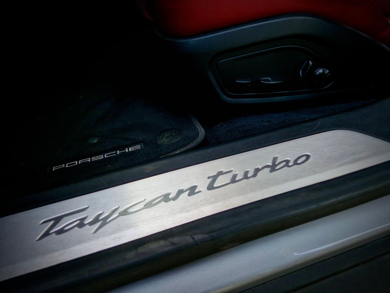 Porsche Taycan TURBO - Foto 16