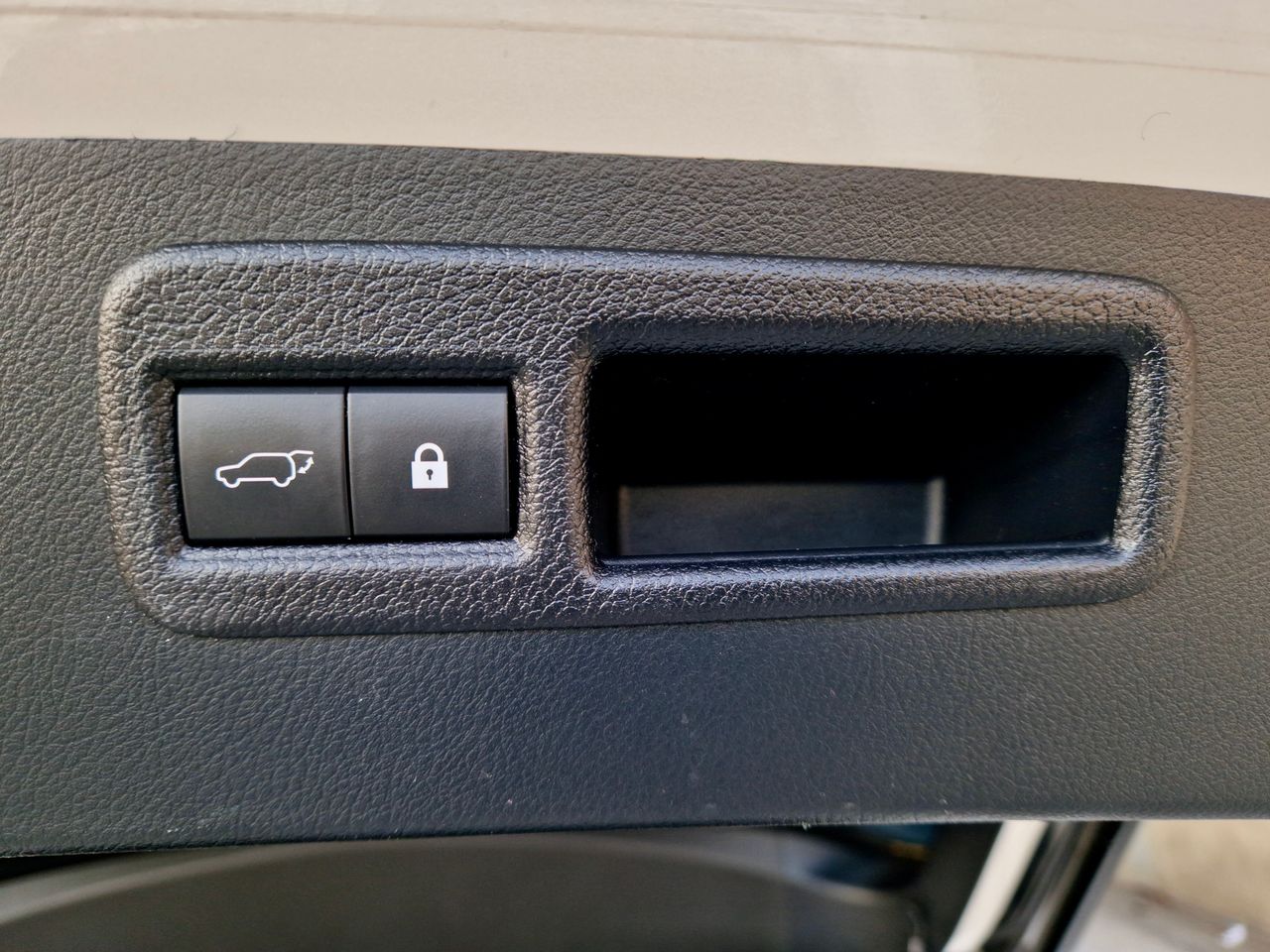 Lexus NX 300h - Foto 31