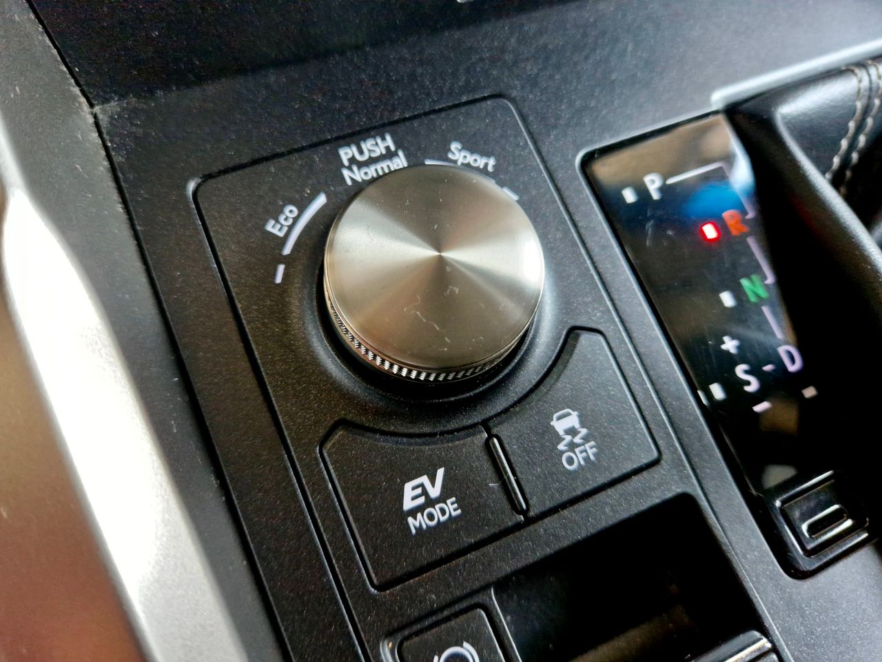 Lexus NX 300h - Foto 28