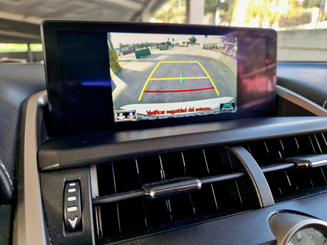 Lexus NX 300h - Foto 24