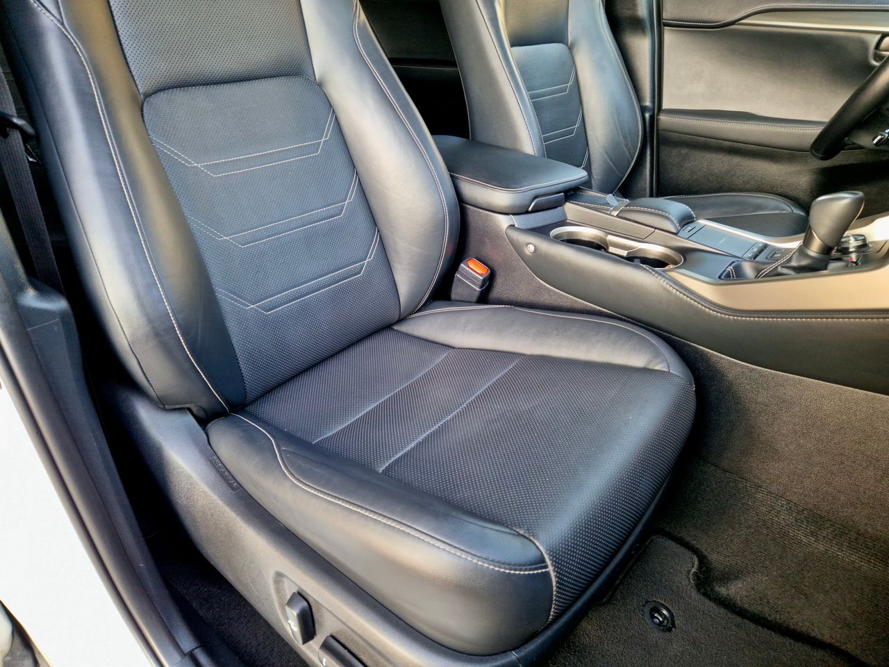 Lexus NX 300h - Foto 10