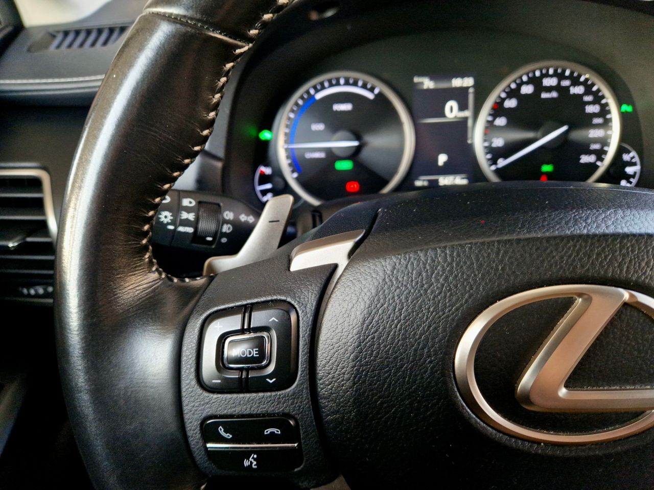 Lexus NX 300h - Foto 14