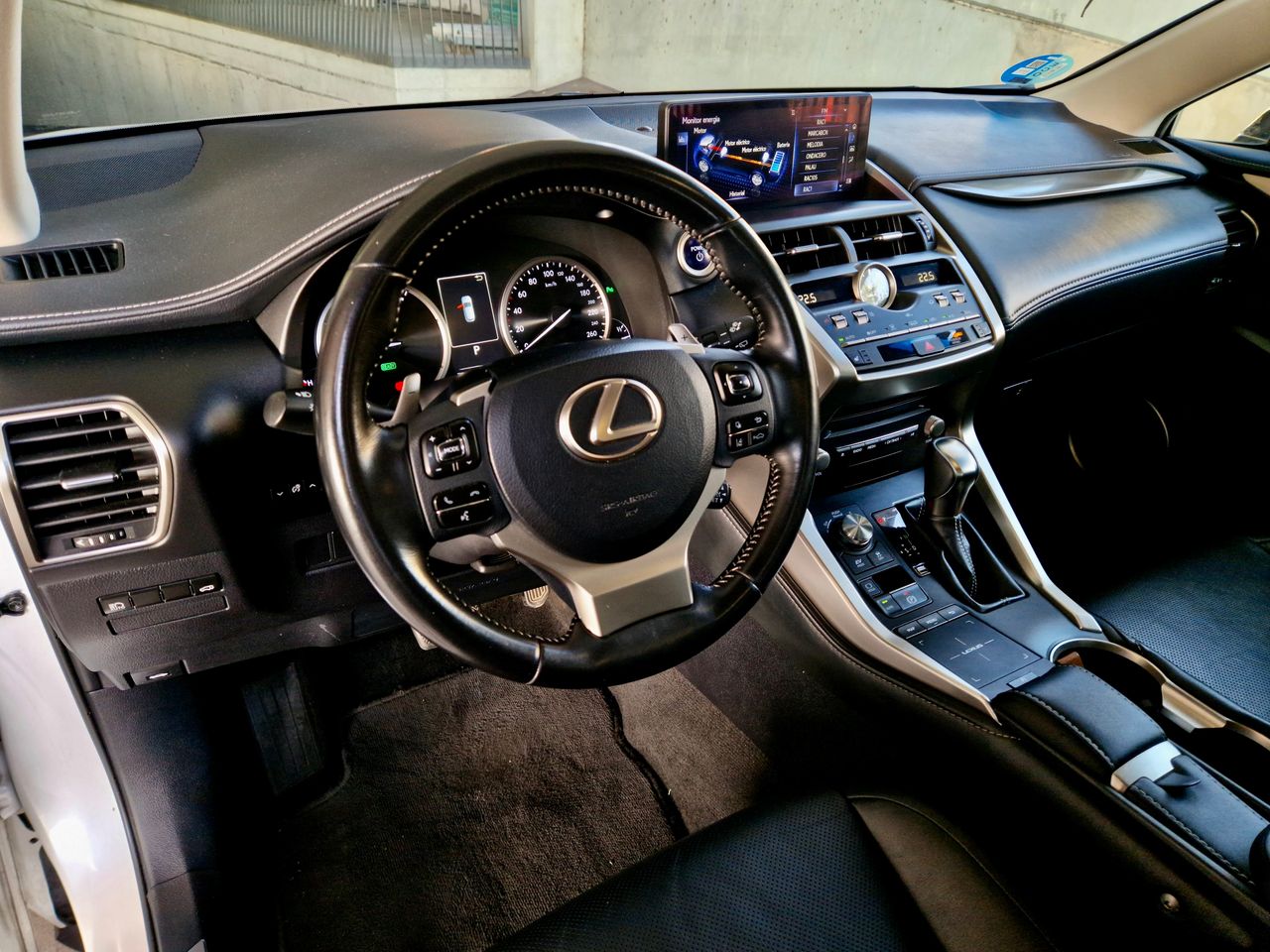 Lexus NX 300h - Foto 13