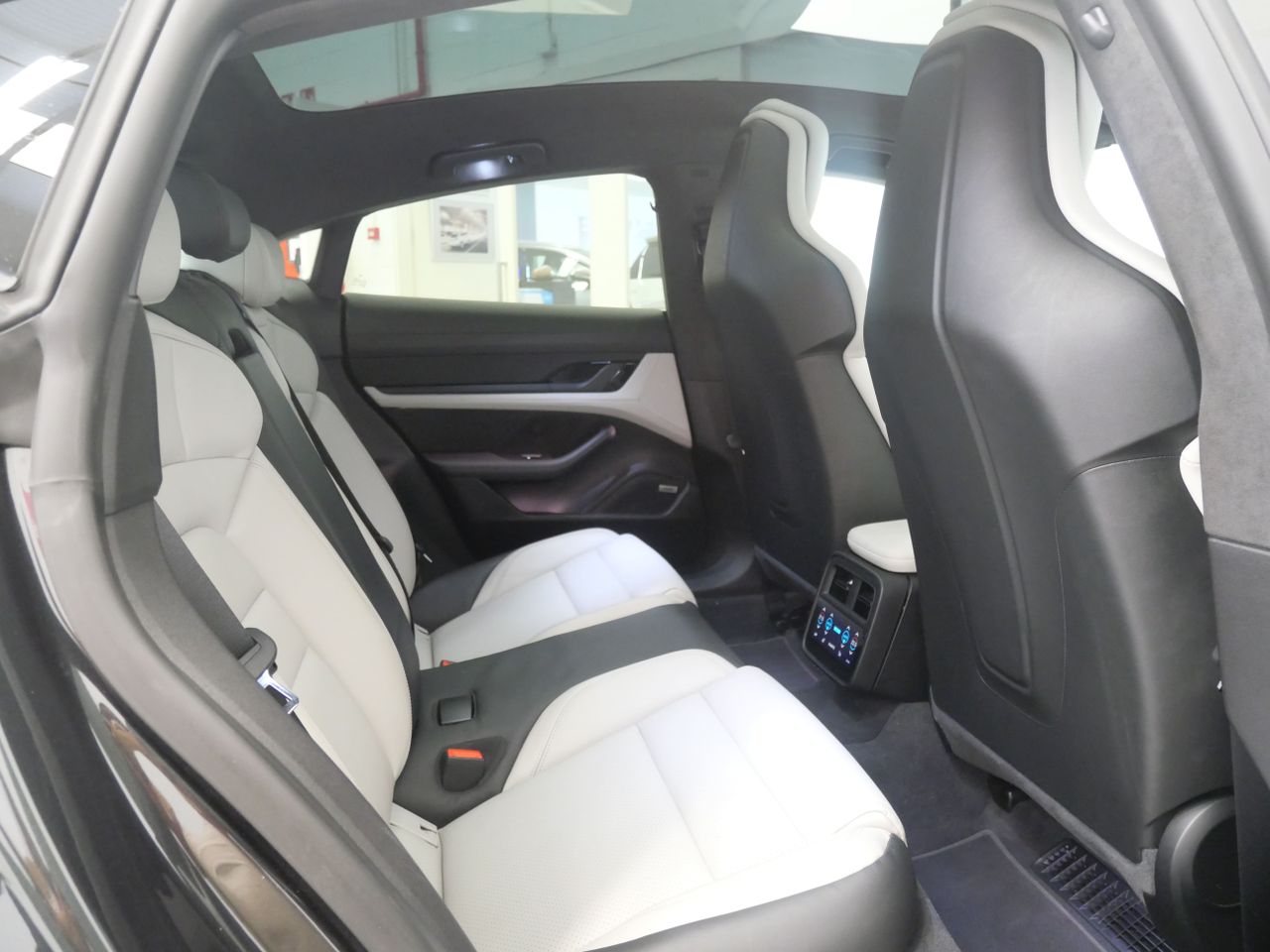 Porsche Taycan TURBO - foto 24