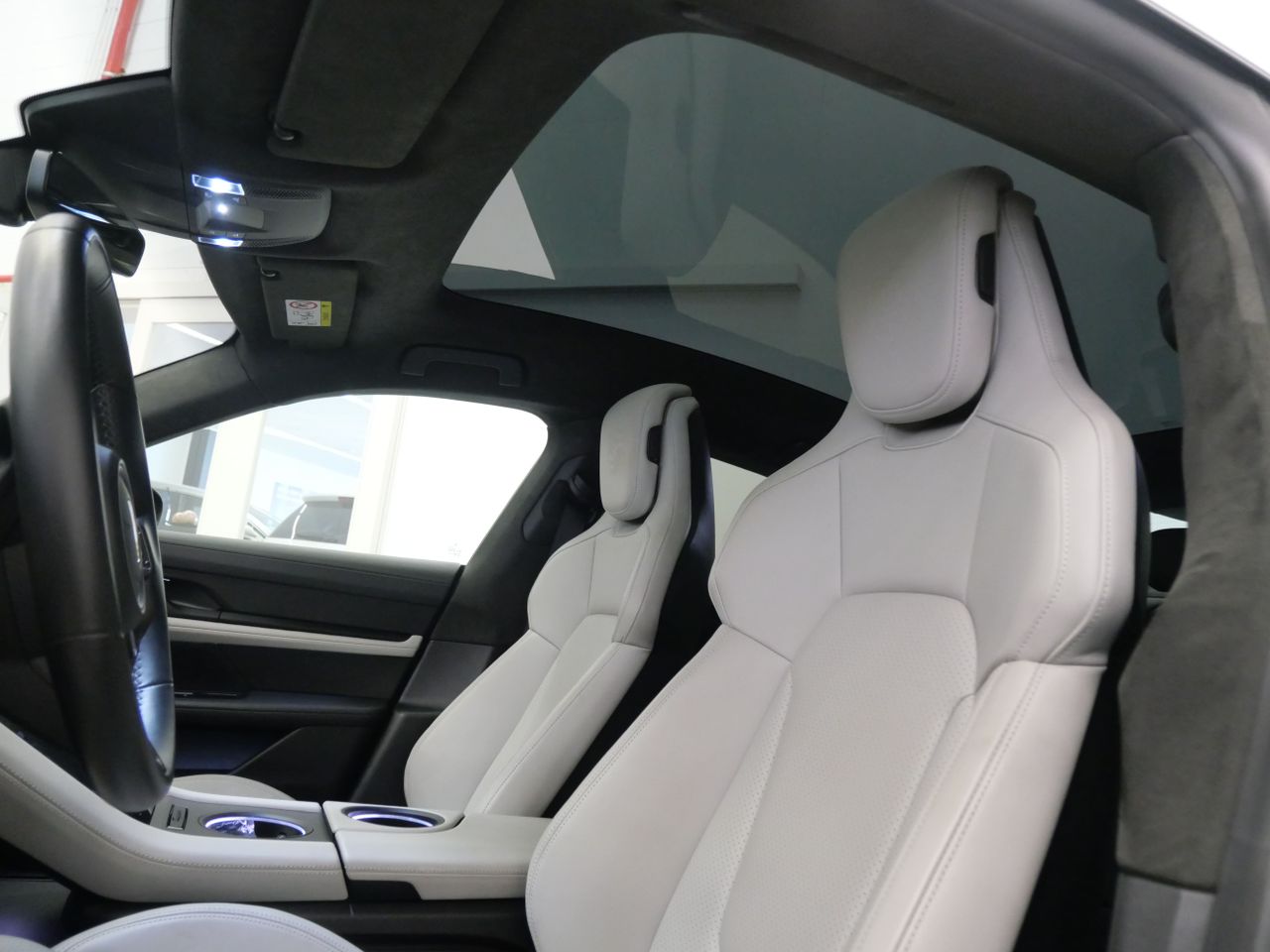 Porsche Taycan TURBO - foto 9