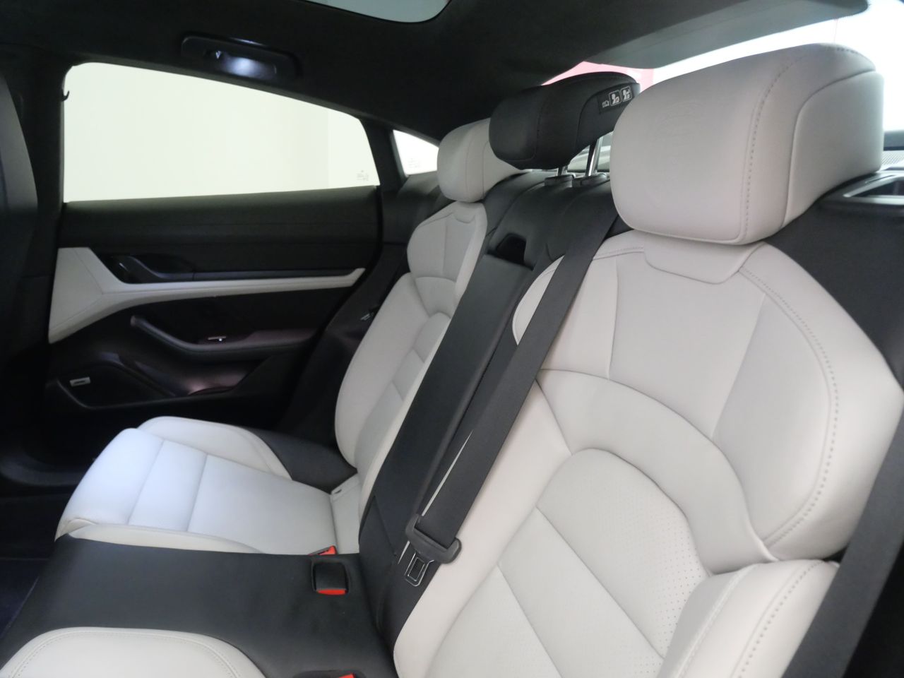 Porsche Taycan TURBO - foto 30