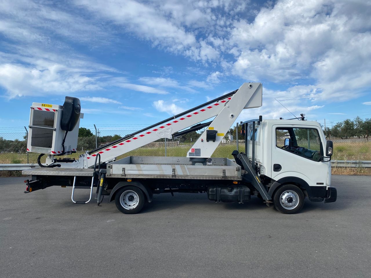 Nissan NT400 Cabstar 35.123 Comfort Cabina Abatible Larga - foto 5