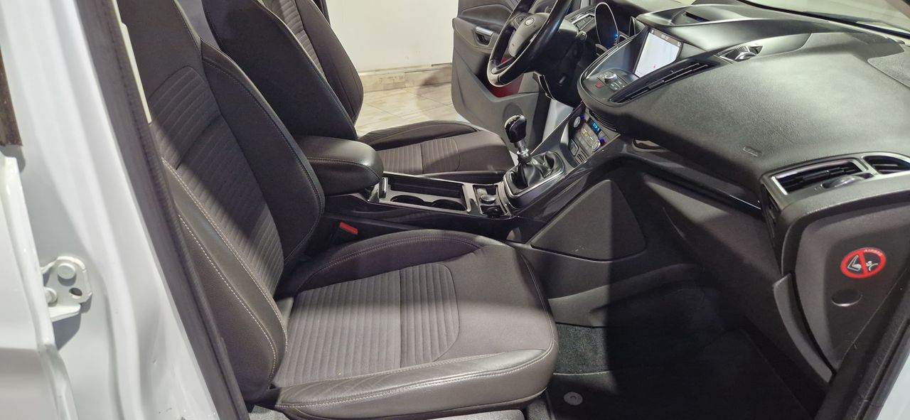 Ford Kuga 2.0 TDCI 150CV 4X4 TITANIUM NAVEGADOR-TRACCION 4X4 - Foto 19