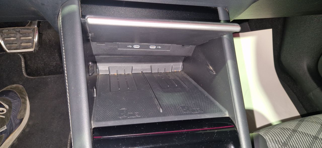 Volkswagen Tiguan R-LINE 2.0 TDI 150CV DSG FULL EQUIPE 