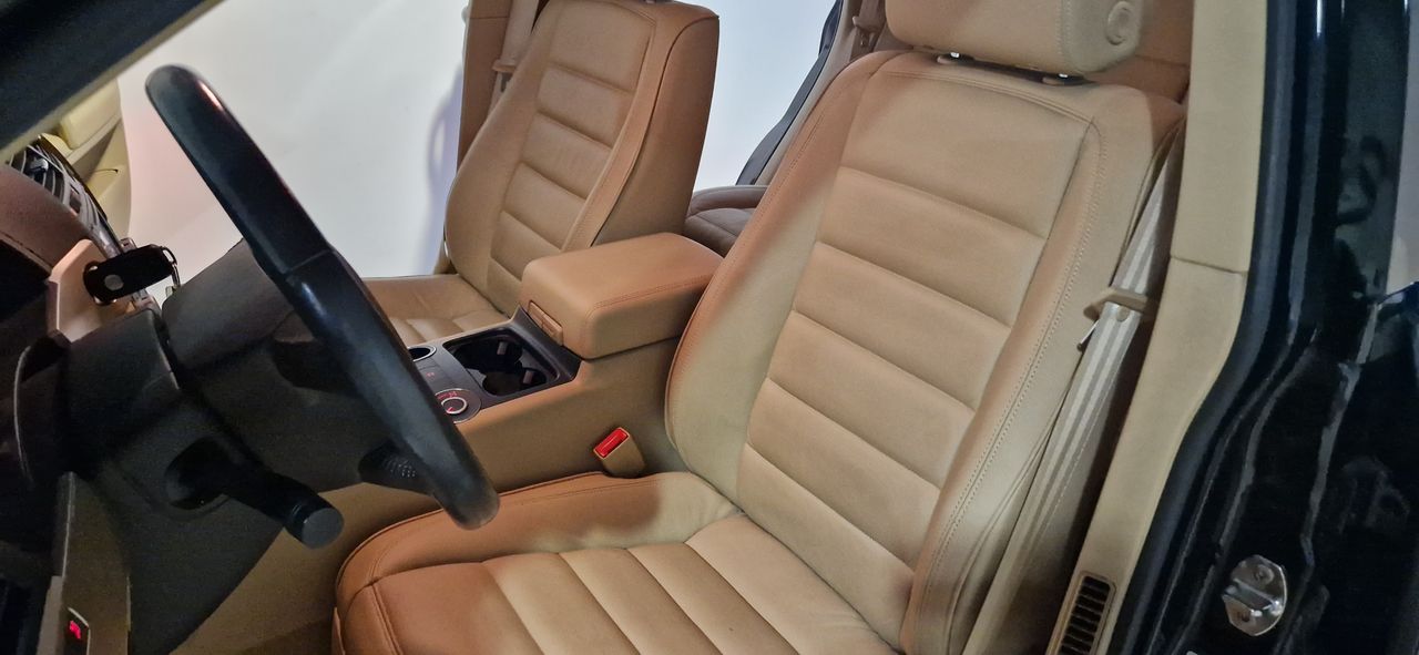 Volkswagen Touareg 3.0 TDI 225CV V6 TIPTRONIC MOTION TAPICERIA EN CUEERO BEIGE - Foto 19