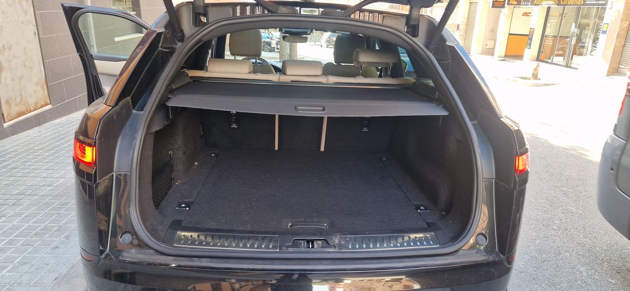 Land-Rover Range Rover Velar 2.0D I4 204CV  RDynamic SE 4WD - Foto 31