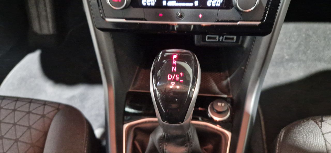 Volkswagen T-Cross 1.0 TSI 110CV ADVANCE DSG APPLE CARPLAY ANDROID AUTO - Foto 17