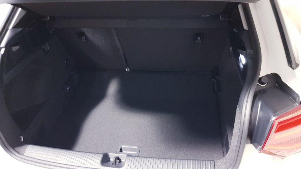 Audi Q2 30 TFSI 116CV DESIGN APPLE CARPLAY ANDROID AUTO - Foto 19