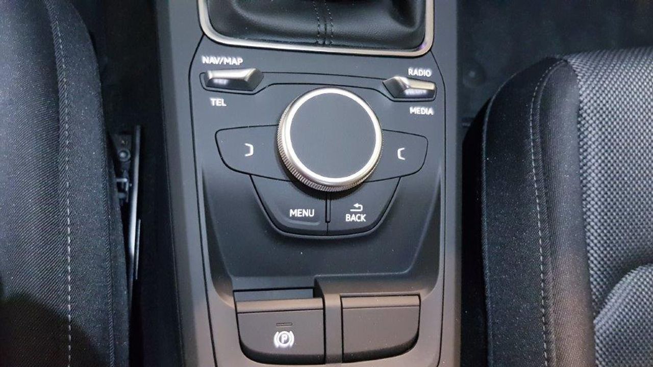 Audi Q2 30 TFSI 116CV DESIGN APPLE CARPLAY ANDROID AUTO - Foto 11