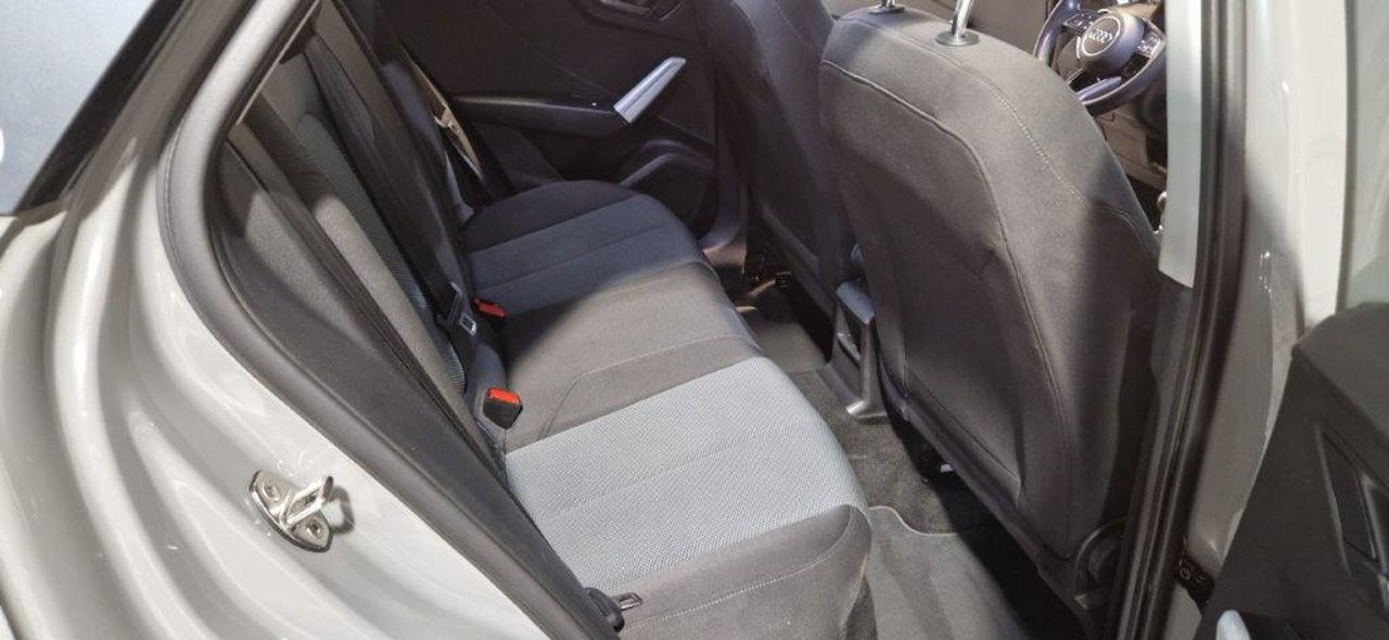 Audi Q2 30 TFSI 116CV DESIGN BLACK EDITION - Foto 12