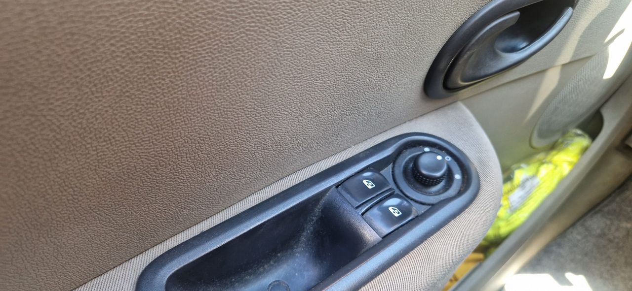 Renault Clio  CONFORT EXPRESSION CLIO 1.4 100CV - Foto 22