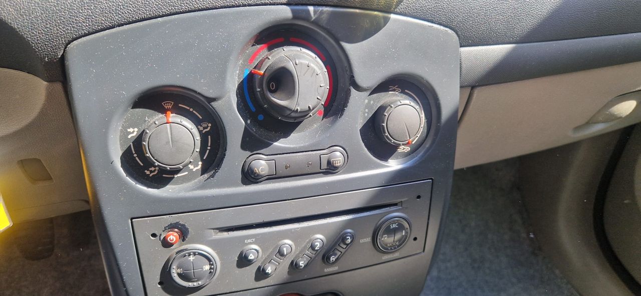 Renault Clio  CONFORT EXPRESSION CLIO 1.4 100CV - Foto 21