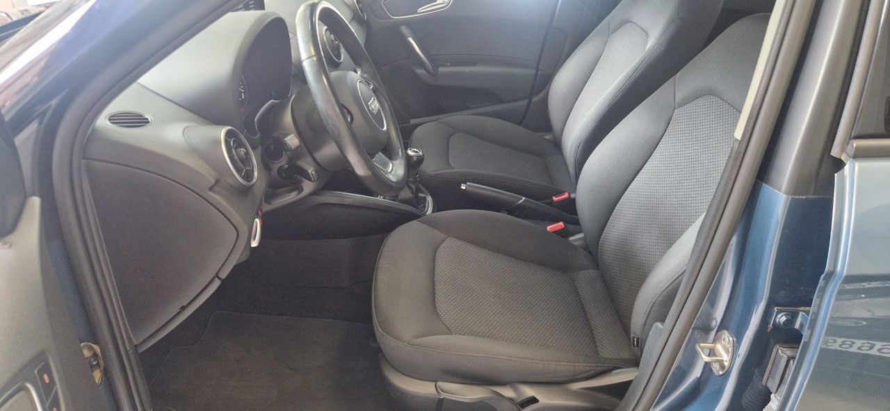 Audi A1 1.0 TFSI 95CV DESIGN - Foto 8