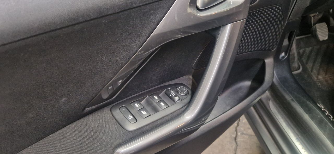 Peugeot 2008 1.5 HDI 100CV ULLURE APPLE CAR PLAY - Foto 15