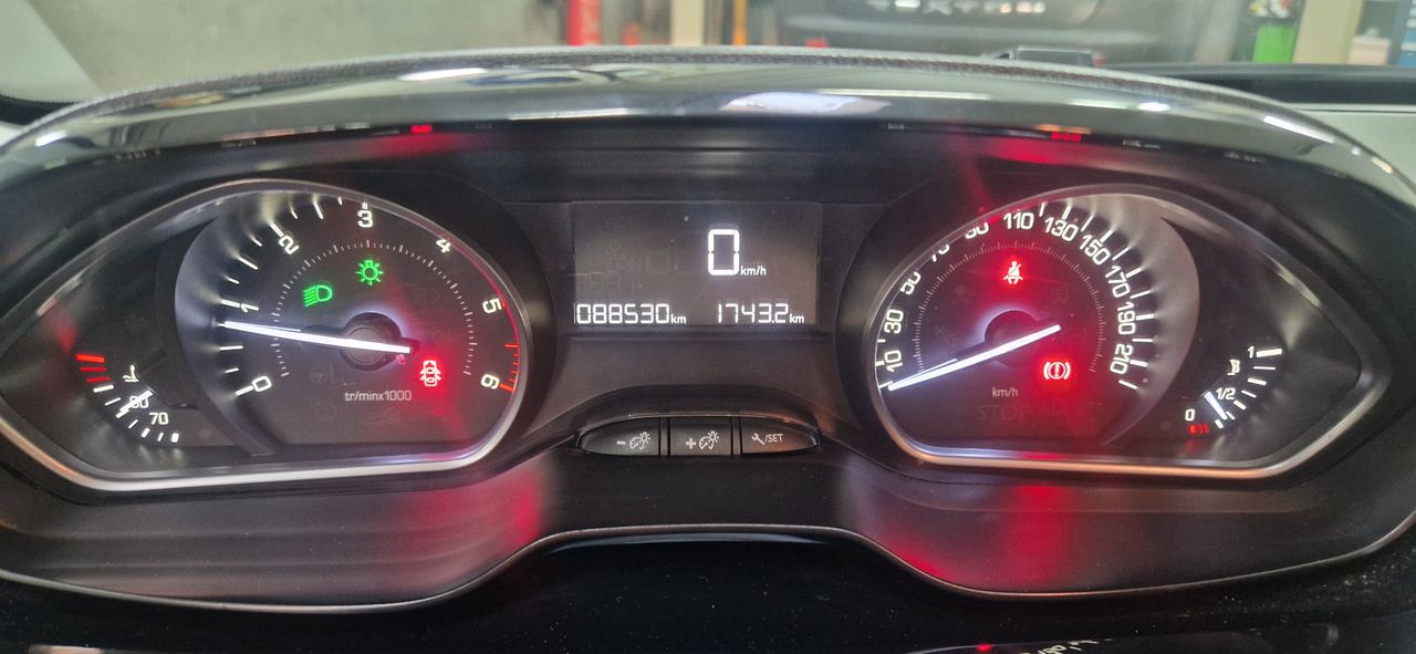 Peugeot 2008 1.5 HDI 100CV ULLURE APPLE CAR PLAY - Foto 30