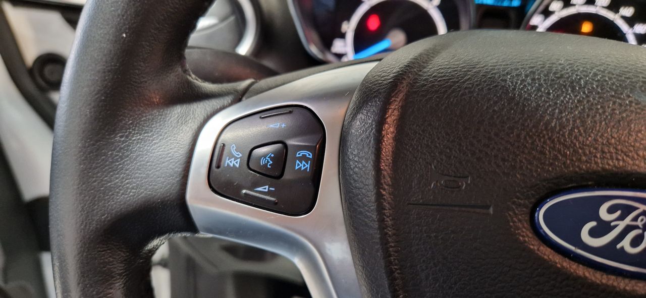 Ford Fiesta 1.5 TDCI 75CV TREND  3 PUERTAS - Foto 15