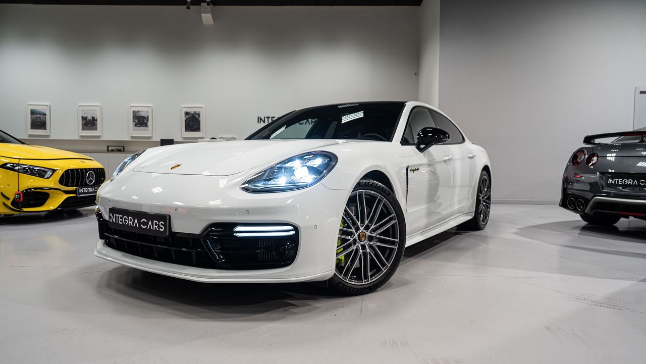 porsche panamera 2020 /