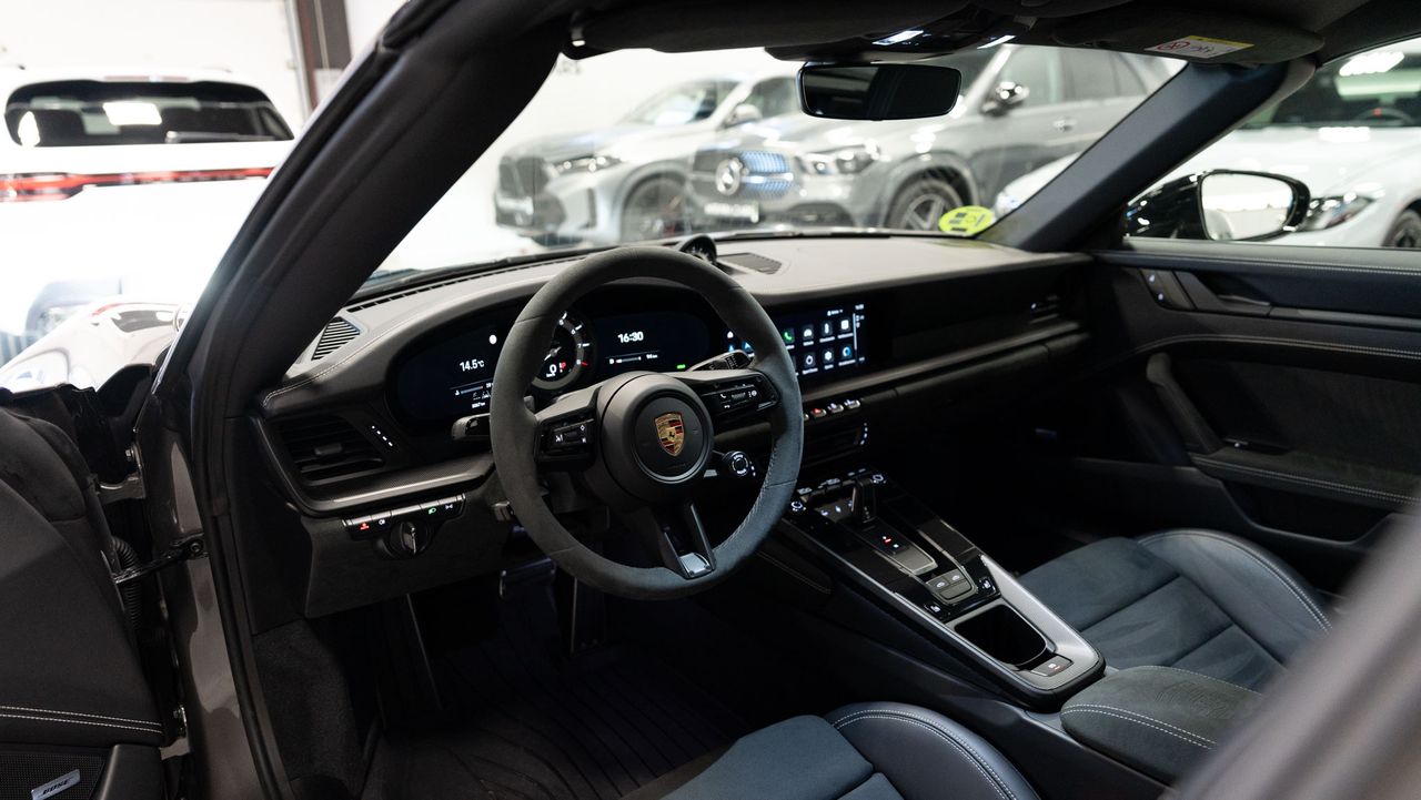Porsche 911 Targa 4 GTS PDK - Foto 24