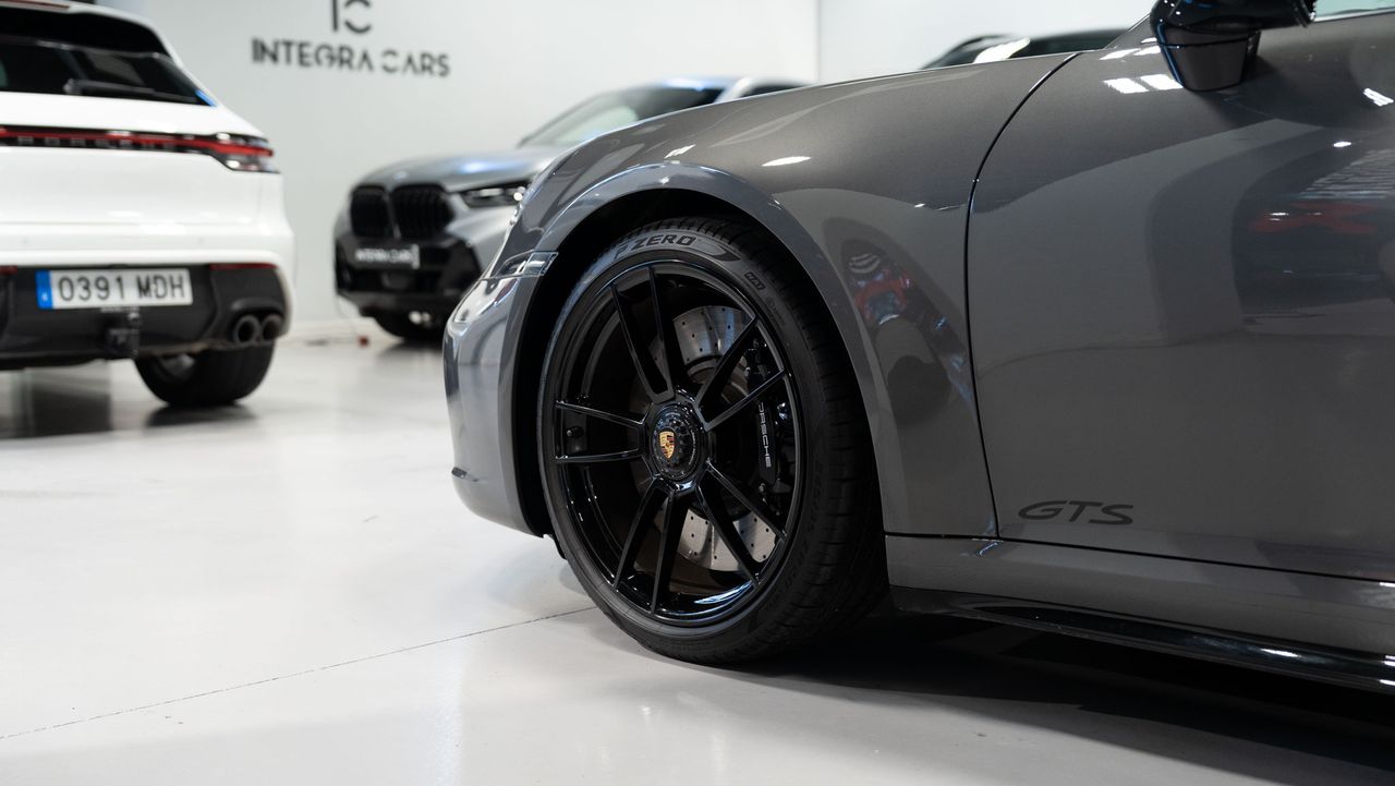 Porsche 911 Targa 4 GTS PDK - Foto 52