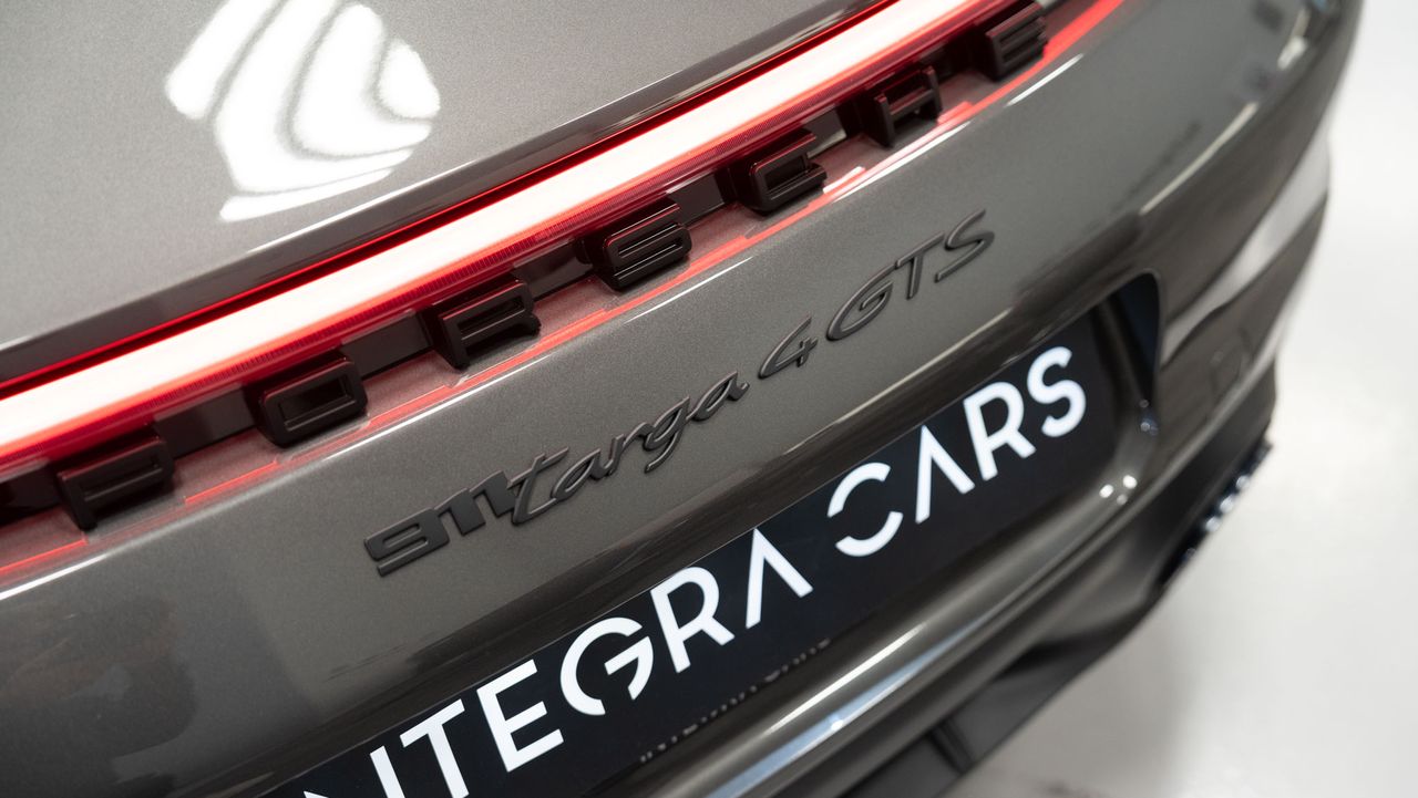 Porsche 911 Targa 4 GTS PDK - Foto 48