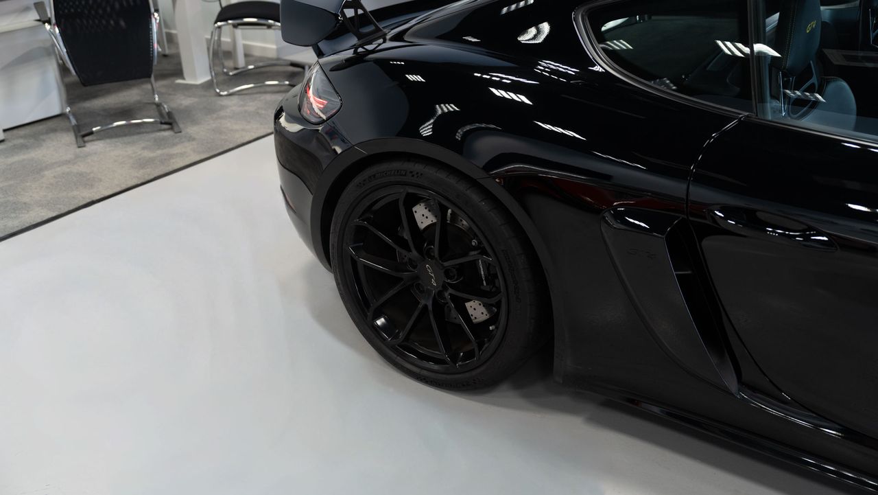 Porsche 718 CAYMAN GT4 - Foto 39