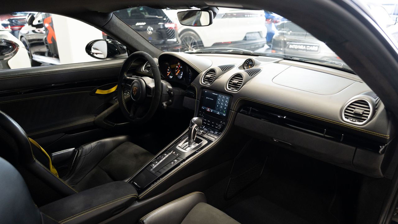 Porsche 718 CAYMAN GT4 - Foto 27