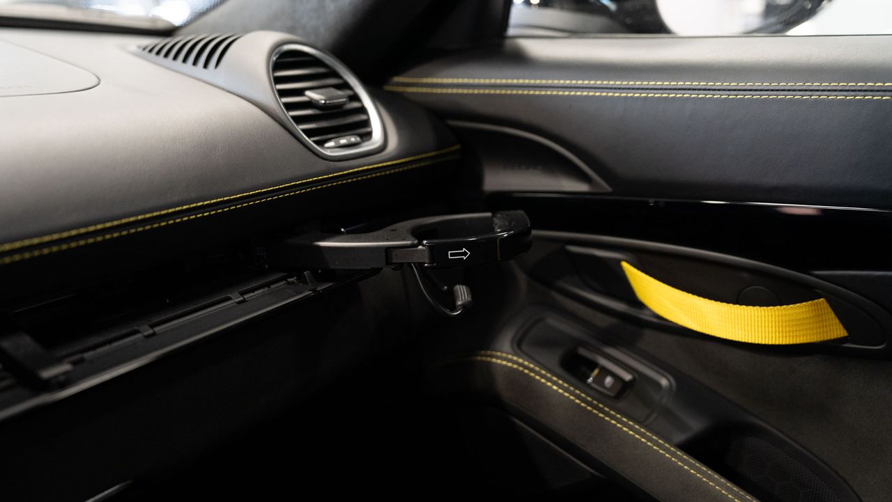 Porsche 718 CAYMAN GT4 - Foto 47