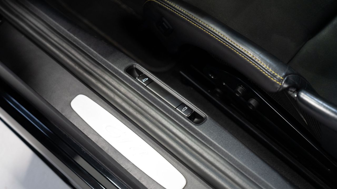 Porsche 718 CAYMAN GT4 - Foto 37