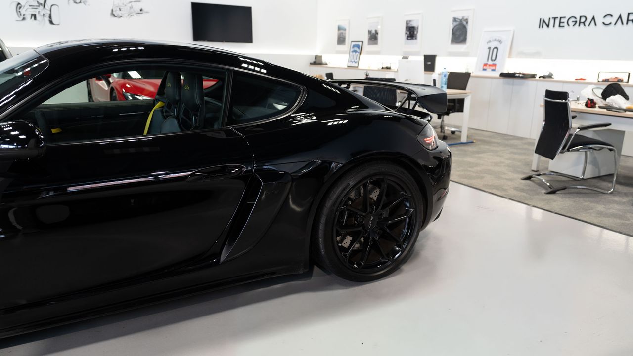 Porsche 718 CAYMAN GT4 - Foto 42