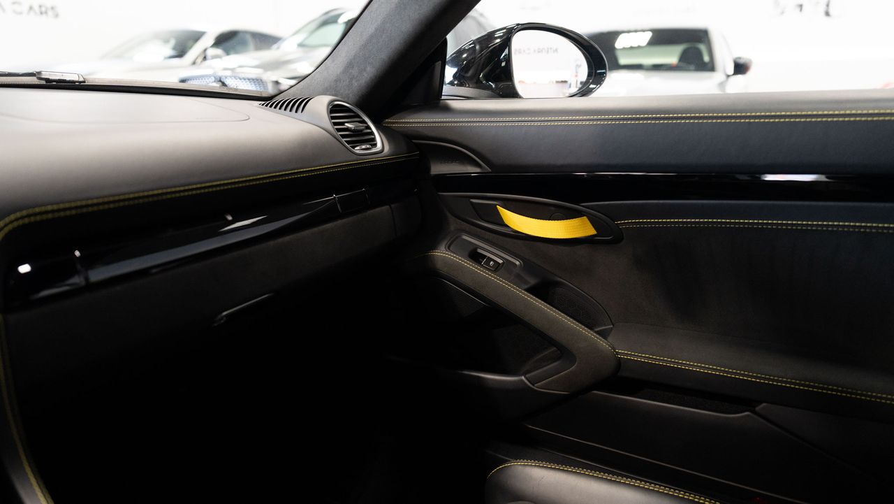 Porsche 718 CAYMAN GT4 - Foto 48