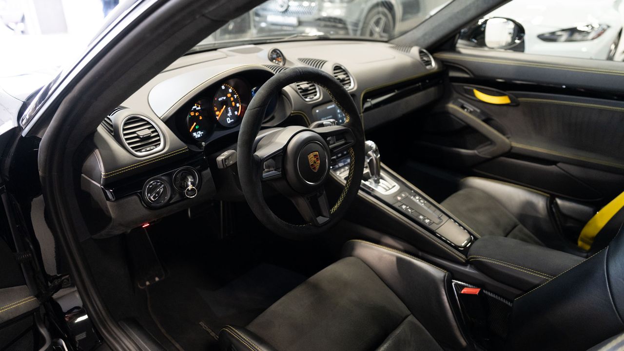 Porsche 718 CAYMAN GT4 - Foto 19