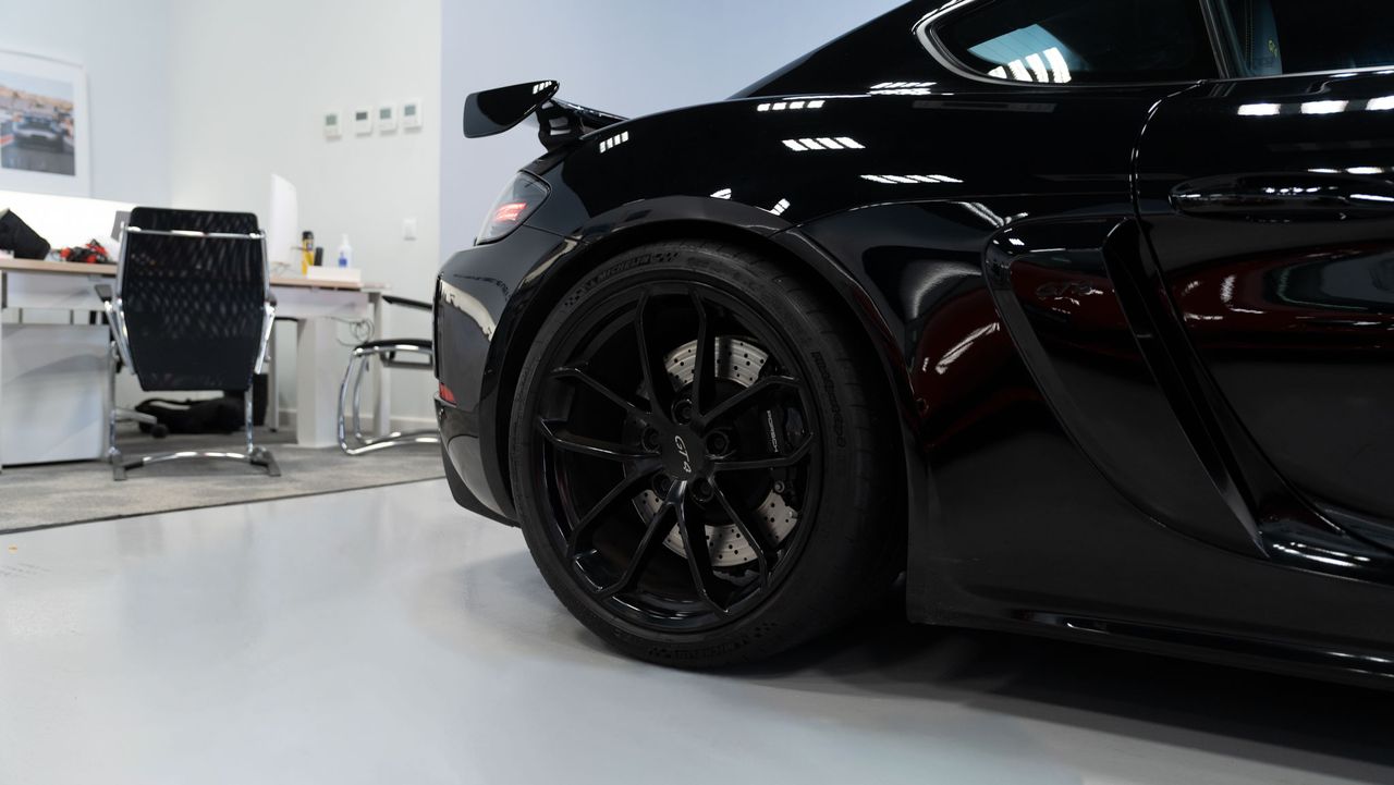 Porsche 718 CAYMAN GT4 - Foto 40
