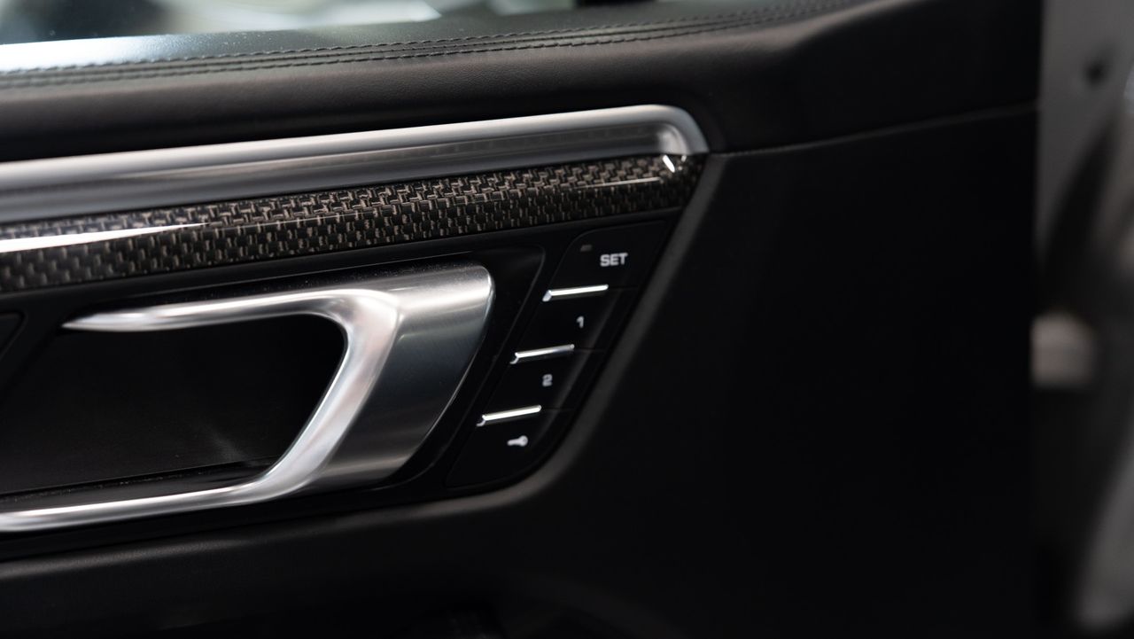 Porsche Macan Turbo - Foto 24
