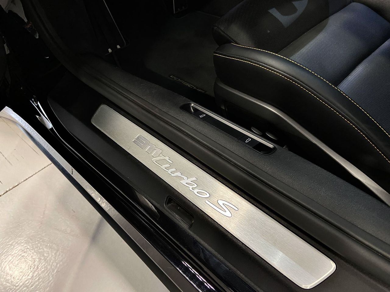 Porsche 911 Turbo S Cabrio 650cv  - Foto 19