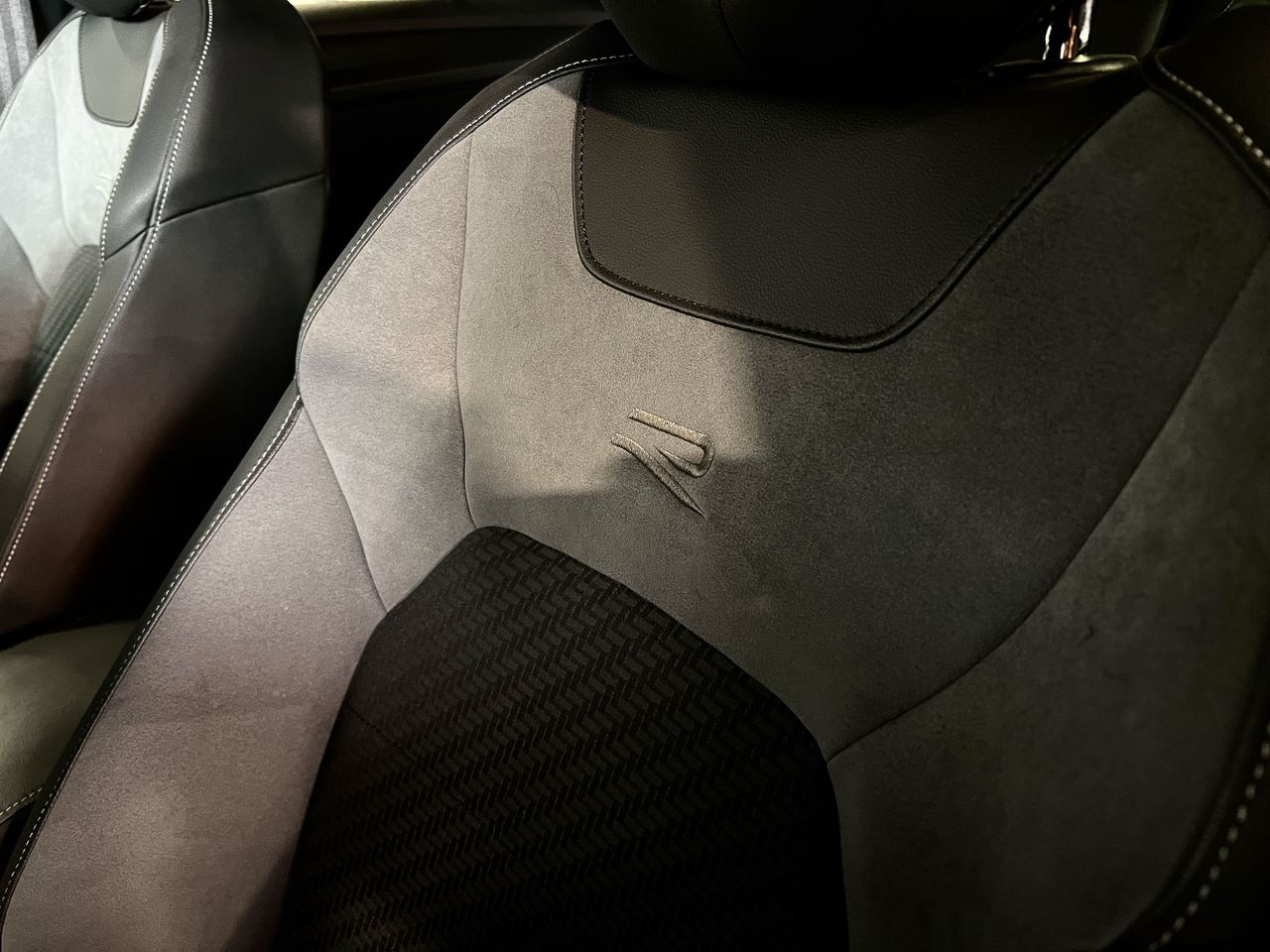 Volkswagen T-Roc R 300CV Akrapovic  - Foto 20